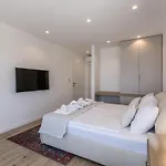 Seven Seas With Heated Pool And Jacuzzi By The Sea *