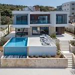 فيلة Seven Seas With Heated Pool And Jacuzzi By The Sea Ražanj