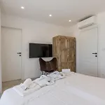 Seven Seas With Heated Pool And Jacuzzi By The Sea