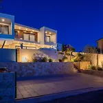 Seven Seas With Heated Pool And Jacuzzi By The Sea