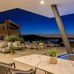 Seven Seas With Heated Pool And Jacuzzi By The Sea Ražanj
