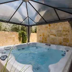 Seven Seas With Heated Pool And Jacuzzi By The Sea * Ražanj
