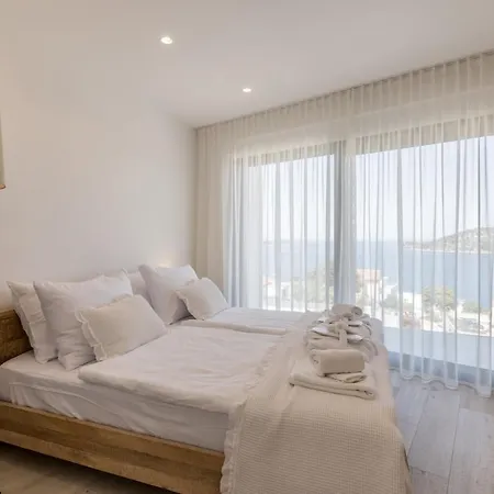 Seven Seas With Heated Pool And Jacuzzi By The Sea Razanj