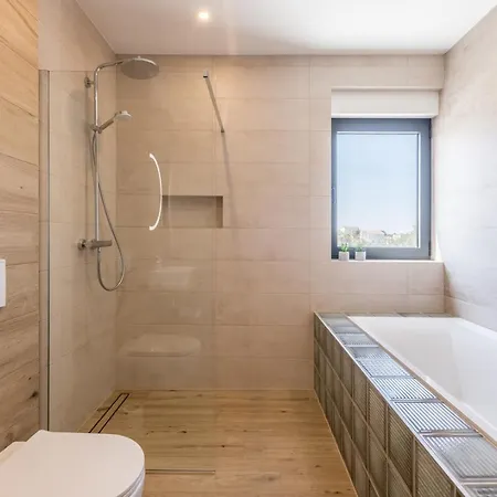 Seven Seas With Heated Pool And Jacuzzi By The Sea וילה *