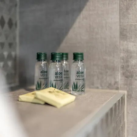 Seven Seas With Heated Pool And Jacuzzi By The Sea Ražanj