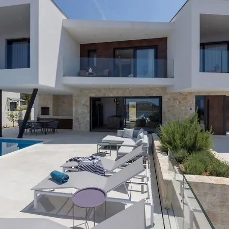 Seven Seas With Heated Pool And Jacuzzi By The Sea Ražanj