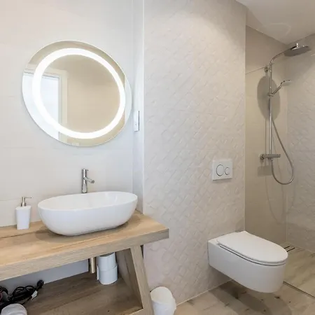 Seven Seas With Heated Pool And Jacuzzi By The Sea וילה *