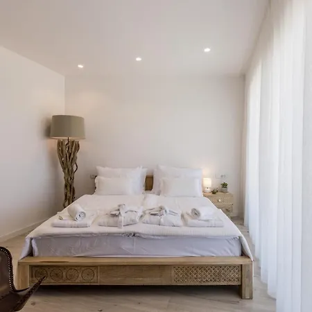 Seven Seas With Heated Pool And Jacuzzi By The Sea * Razanj