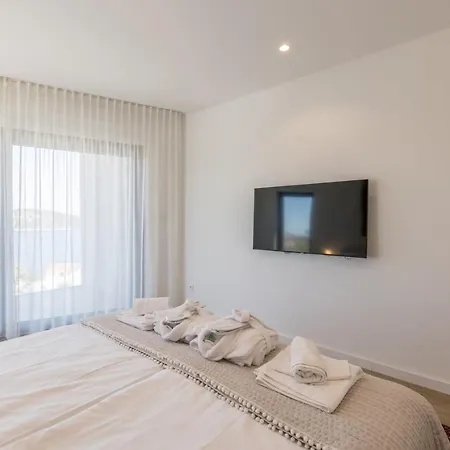 Villa Seven Seas With Heated Pool And Jacuzzi By The Sea *
