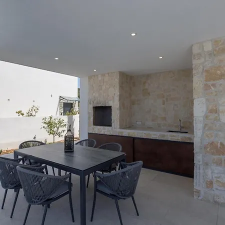 Seven Seas With Heated Pool And Jacuzzi By The Sea *