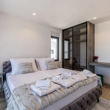 Villa Seven Seas With Heated Pool And Jacuzzi By The Sea *