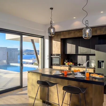 Seven Seas With Heated Pool And Jacuzzi By The Sea * Razanj