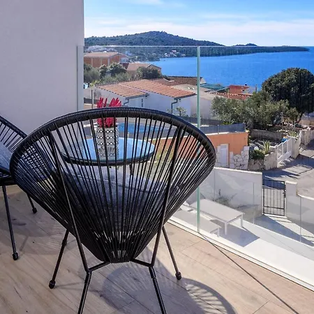 Seven Seas With Heated Pool And Jacuzzi By The Sea Ražanj