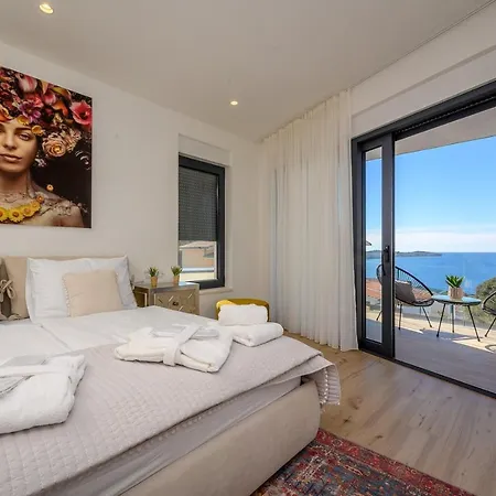Seven Seas With Heated Pool And Jacuzzi By The Sea Villa *