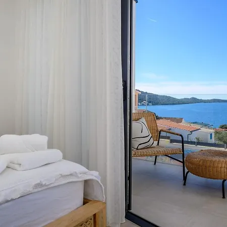 Villa Seven Seas With Heated Pool And Jacuzzi By The Sea *