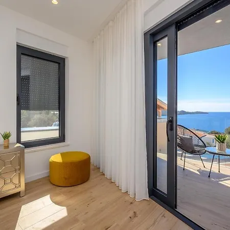 Seven Seas With Heated Pool And Jacuzzi By The Sea Razanj