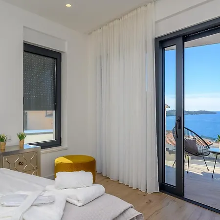 Villa Seven Seas With Heated Pool And Jacuzzi By The Sea