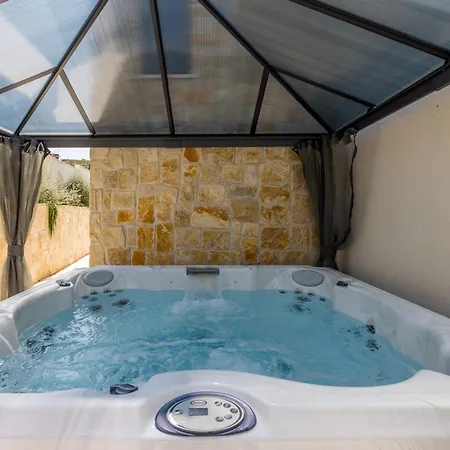 Seven Seas With Heated Pool And Jacuzzi By The Sea Villa