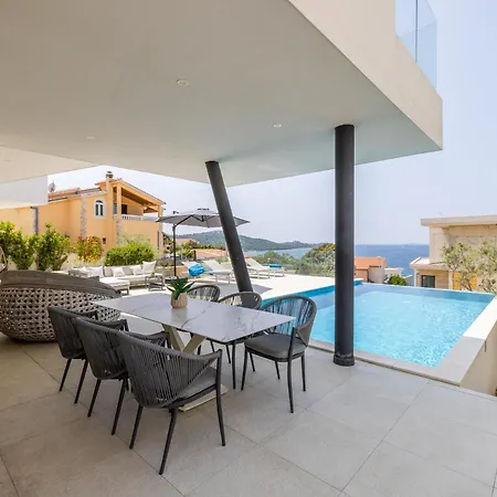 Seven Seas With Heated Pool And Jacuzzi By The Sea Willa *