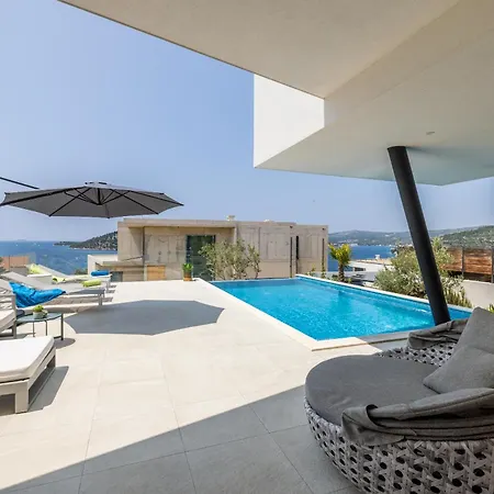 Seven Seas With Heated Pool And Jacuzzi By The Sea Willa Ražanj