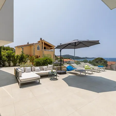 וילה Seven Seas With Heated Pool And Jacuzzi By The Sea Ražanj