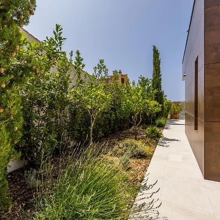 Willa Seven Seas With Heated Pool And Jacuzzi By The Sea