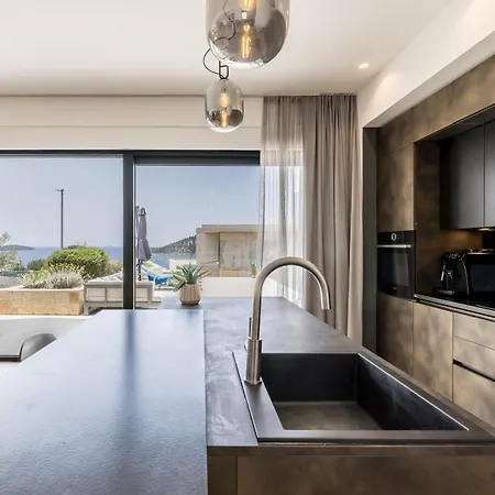 וילה Seven Seas With Heated Pool And Jacuzzi By The Sea *