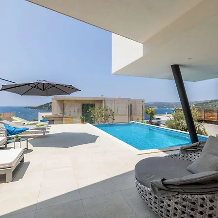Villa Seven Seas With Heated Pool And Jacuzzi By The Sea Razanj
