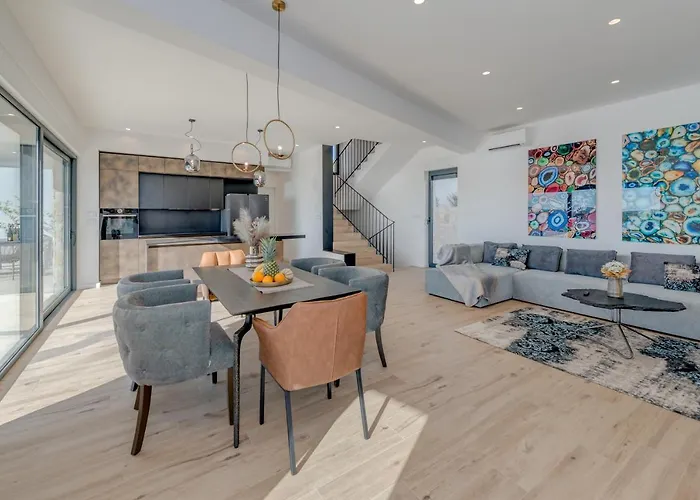 Seven Seas With Heated Pool And Jacuzzi By The Sea Ražanj