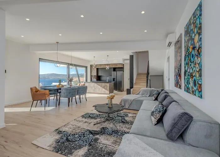 Willa Seven Seas With Heated Pool And Jacuzzi By The Sea *