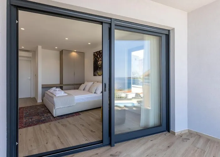 Seven Seas With Heated Pool And Jacuzzi By The Sea Villa Ražanj