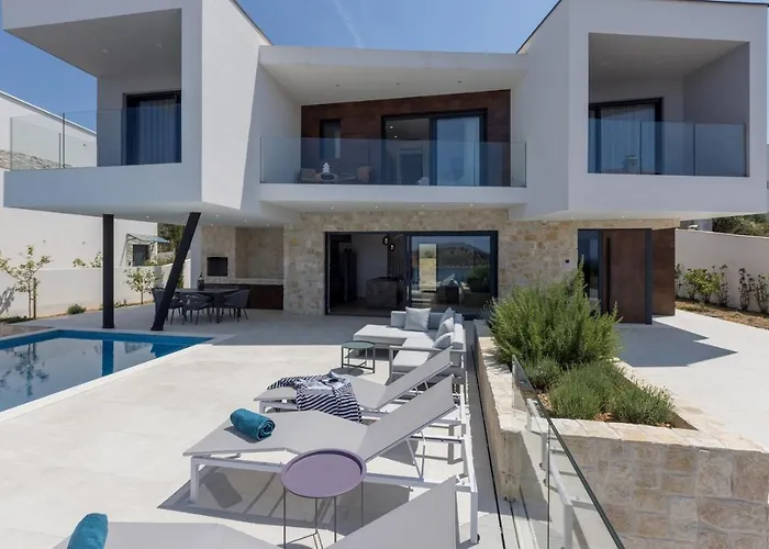 Seven Seas With Heated Pool And Jacuzzi By The Sea Ražanj