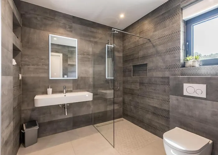 Seven Seas With Heated Pool And Jacuzzi By The Sea * Ražanj