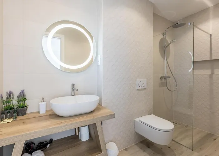 Seven Seas With Heated Pool And Jacuzzi By The Sea Willa *