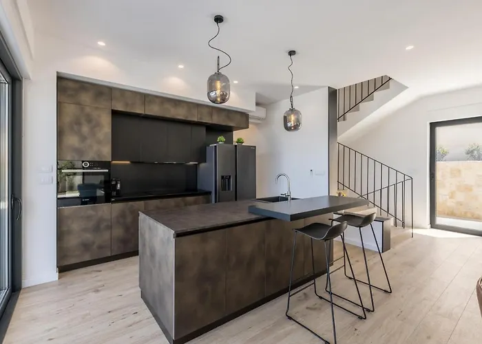 Seven Seas With Heated Pool And Jacuzzi By The Sea Ražanj