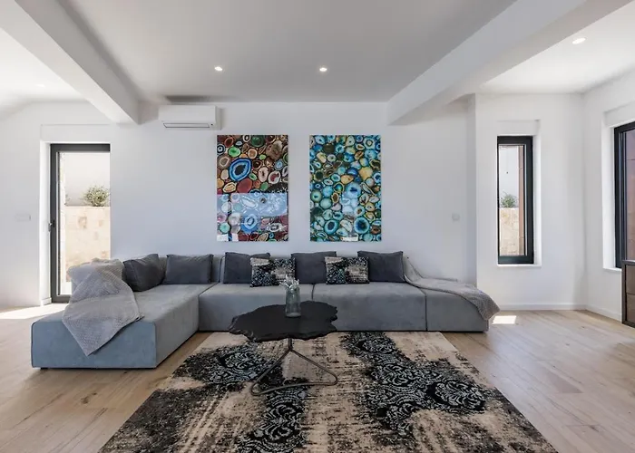 Willa Seven Seas With Heated Pool And Jacuzzi By The Sea