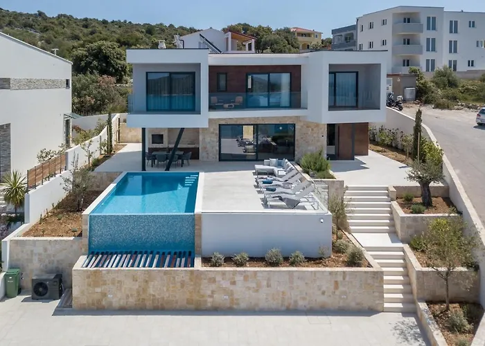 别墅 Seven Seas With Heated Pool And Jacuzzi By The Sea Ražanj