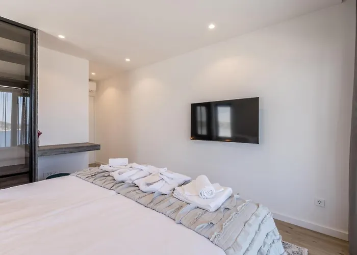 Seven Seas With Heated Pool And Jacuzzi By The Sea Willa