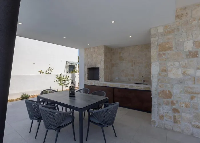 Seven Seas With Heated Pool And Jacuzzi By The Sea *