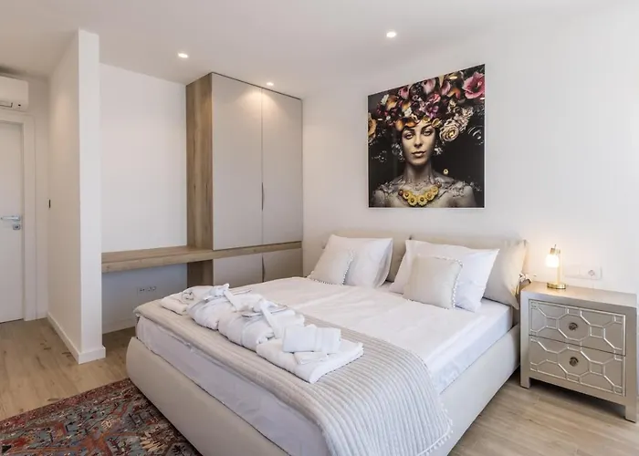 Seven Seas With Heated Pool And Jacuzzi By The Sea Willa