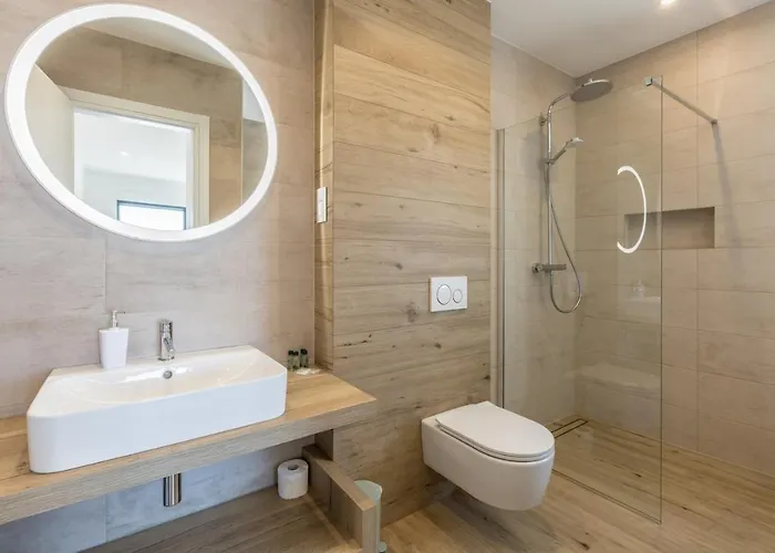 Seven Seas With Heated Pool And Jacuzzi By The Sea Willa *