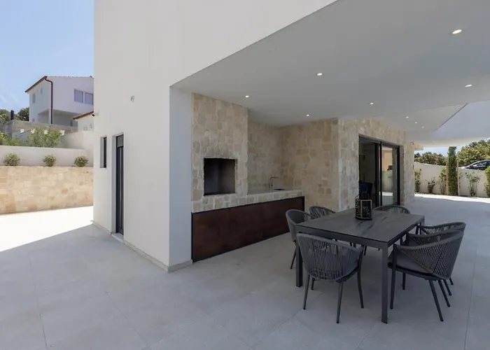 Seven Seas With Heated Pool And Jacuzzi By The Sea * Ražanj