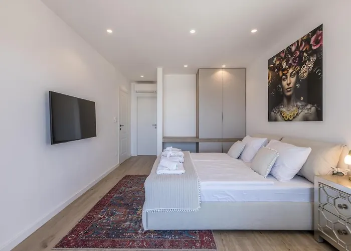 Seven Seas With Heated Pool And Jacuzzi By The Sea Willa *