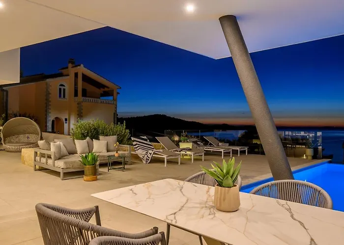 Seven Seas With Heated Pool And Jacuzzi By The Sea Razanj