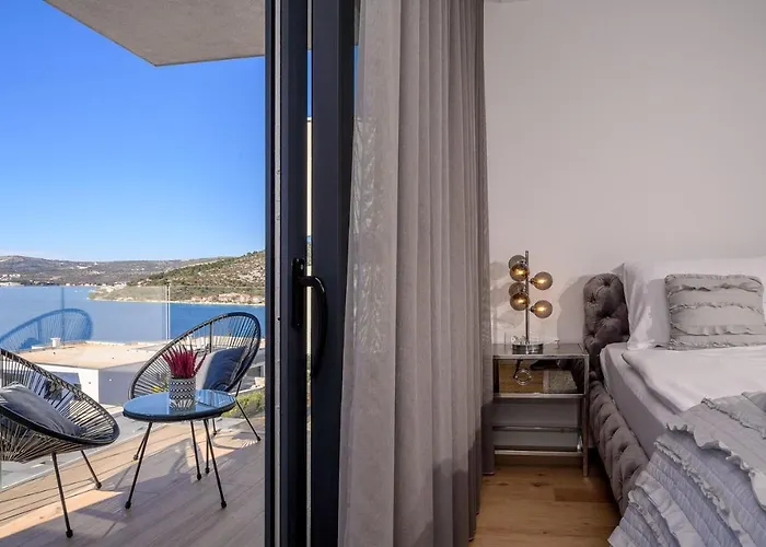 Seven Seas With Heated Pool And Jacuzzi By The Sea 别墅 Ražanj