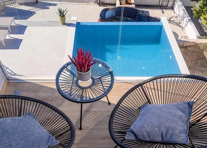 Seven Seas With Heated Pool And Jacuzzi By The Sea *