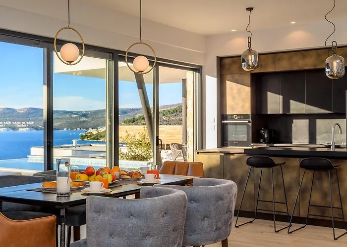 Seven Seas With Heated Pool And Jacuzzi By The Sea Willa Ražanj