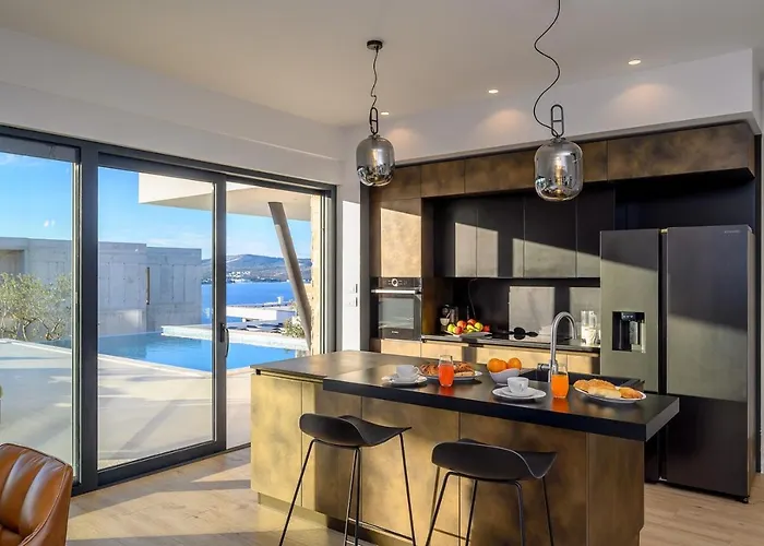 Seven Seas With Heated Pool And Jacuzzi By The Sea * Ražanj