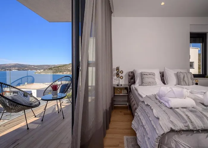 Willa Seven Seas With Heated Pool And Jacuzzi By The Sea