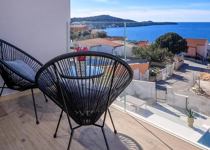 Seven Seas With Heated Pool And Jacuzzi By The Sea Razanj